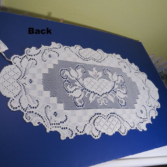 Heritage Lace "Folk Heart" Cream Doily #2 Table Centerpiece Dresser Scarf - Picture 2 of 10